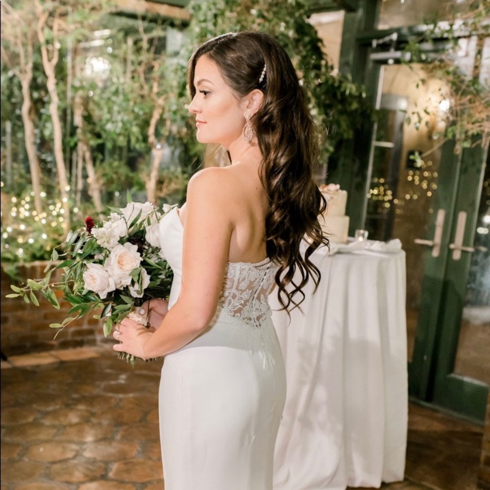 Free veil! Enzoani Larissa Wedding Dress!